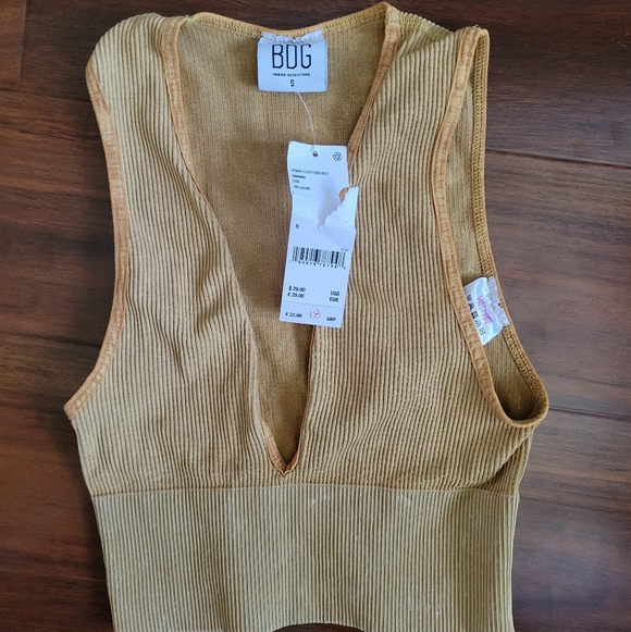 BDG Urban Outfitters Josie Crop Ribbed Deep V Tank Camel Mustard Size S NWT - Picture 2 of 4
